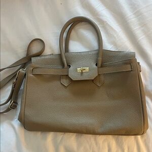 Elegant mad bag Bellucci Tan Leather Handbag (NEW)